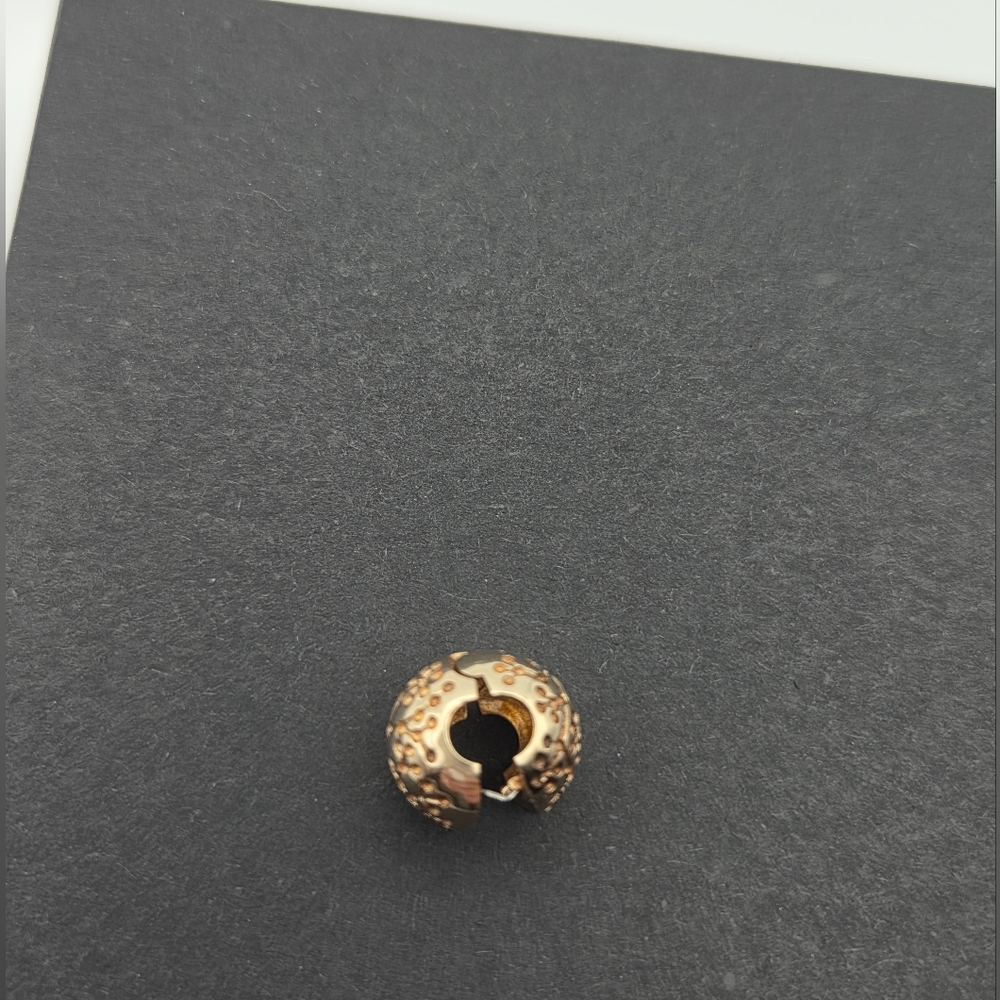 Pandora Retired 14kt Gold Clip Lucerne. - Picture 5 of 6
